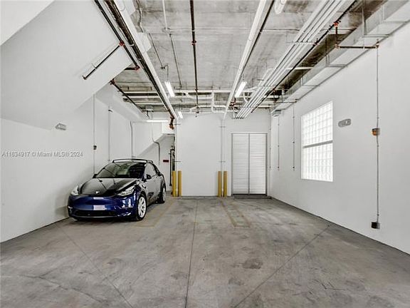 5th image of 7645 Carlyle Ave #4