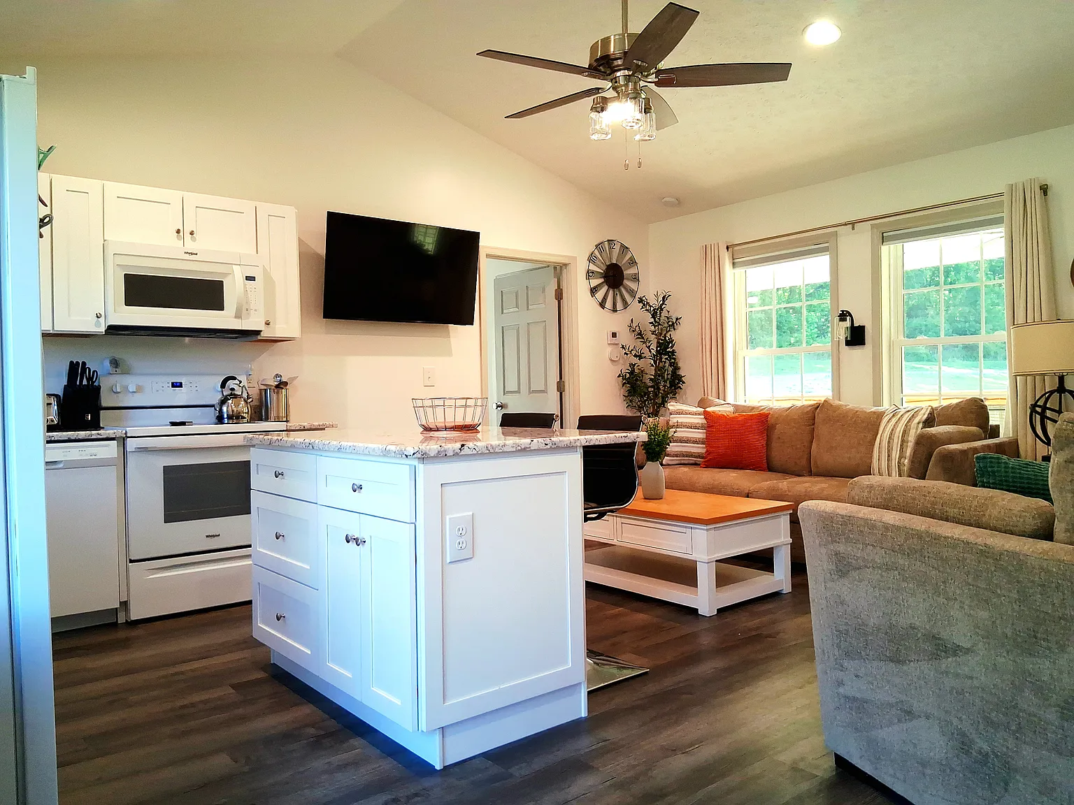 2 bed, 880 sqft, $2,195 — Photo 4