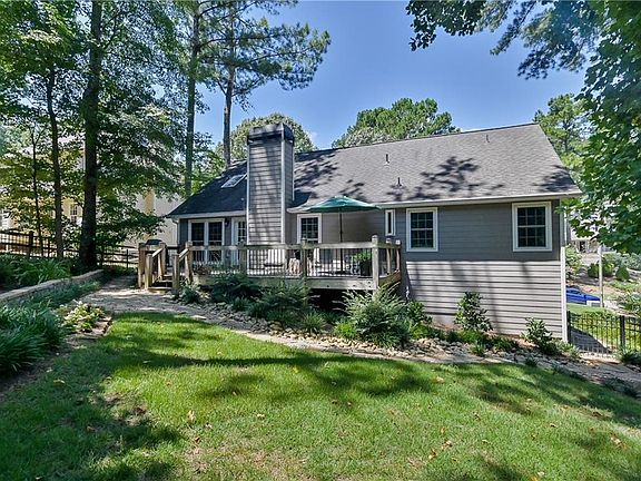 4th image of 3110 Sandhurst Dr