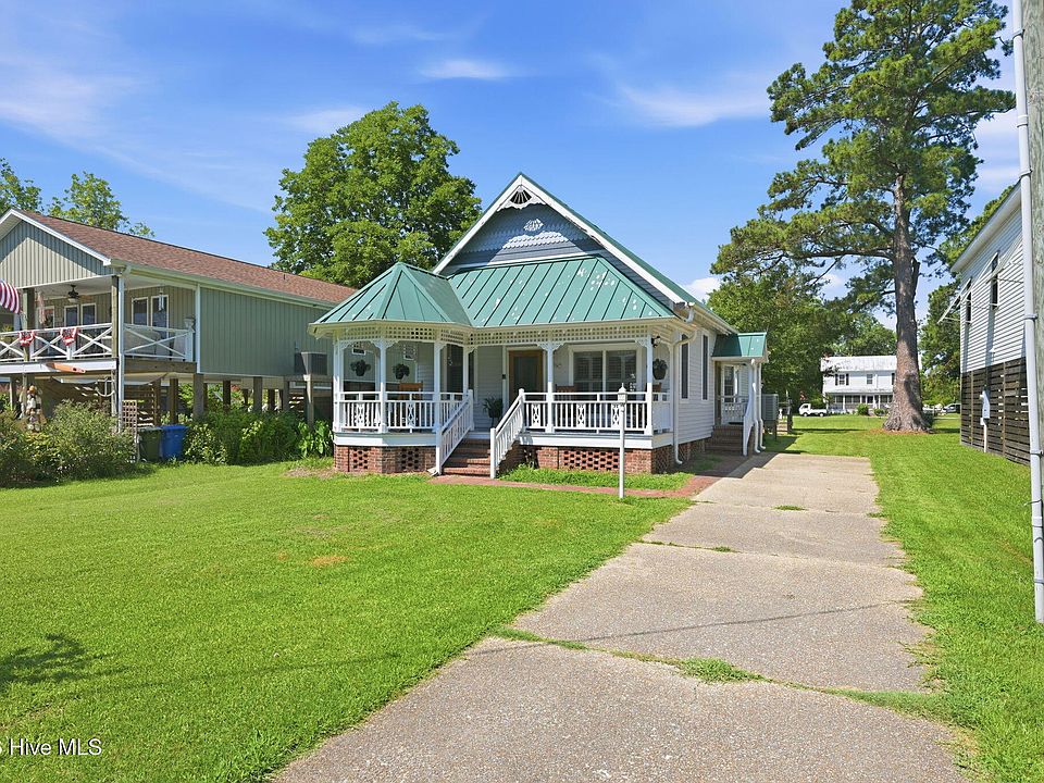 1st image of 305 Vandemere Street