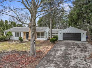 2018 N West St, Wheaton, IL 60187