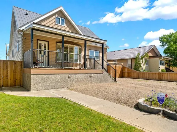 228 S 2nd Ave E, Bow Island, AB T0K 0G0