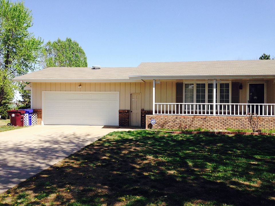 2nd image of 738 Park Ln
