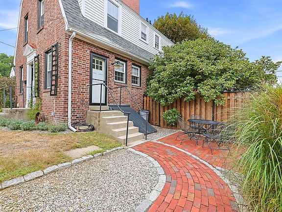 4th image of 258 Raleigh Way