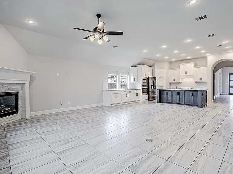 4002 Maple Glen Dr — Photo 2