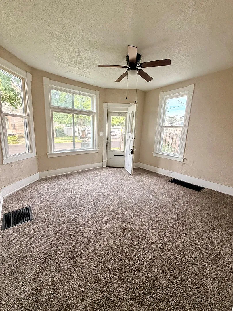 1201 Columbia Ave — Photo 2