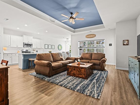 4th image of 408 Hayloft Circle