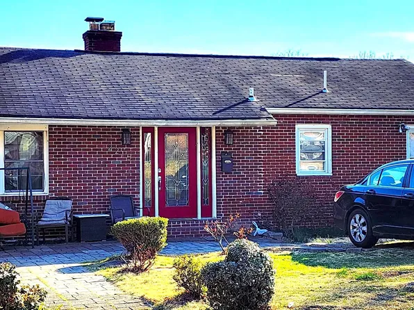 2215 Apache St, Hyattsville, MD 20783