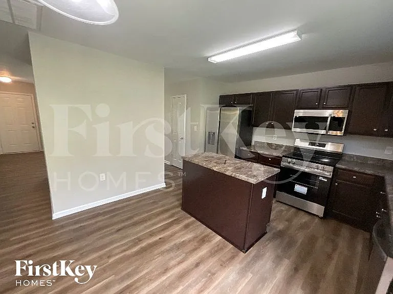 1800 Eastway Dr — Photo 5