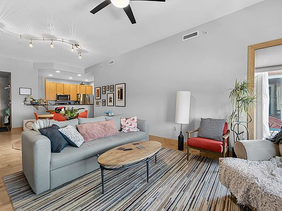 5th image of 360 W Washington Ave Unit 1204
