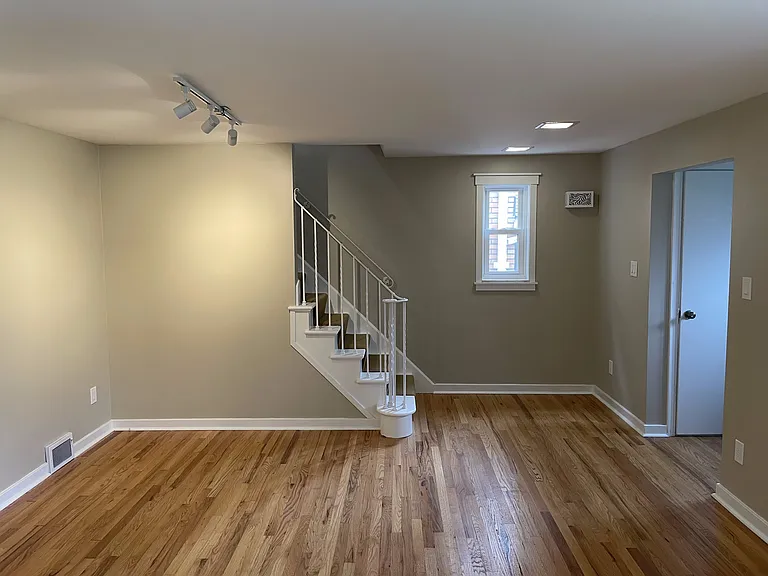 1332 Hawthorne St — Photo 4