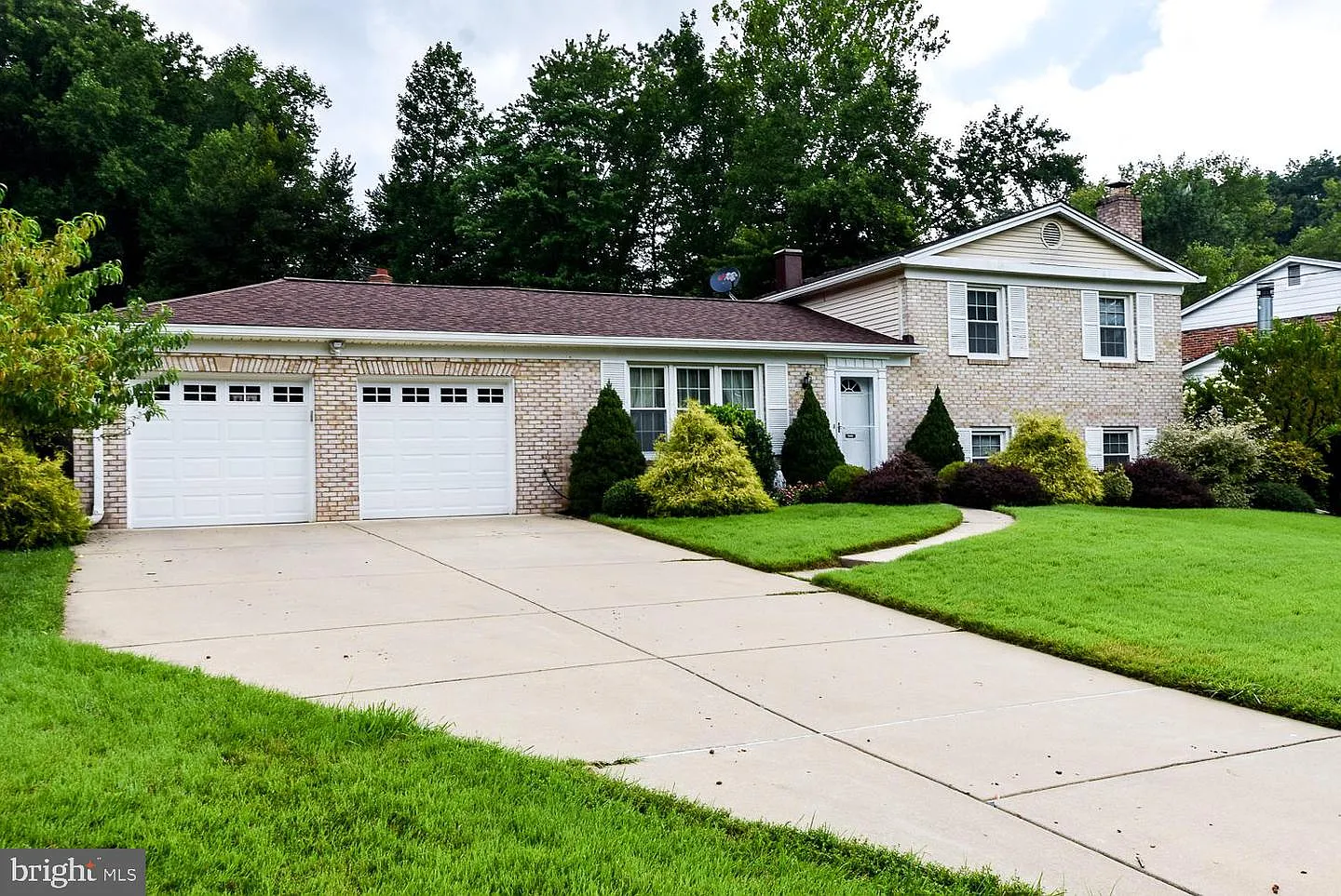 2605 Silverdale Dr photo 1