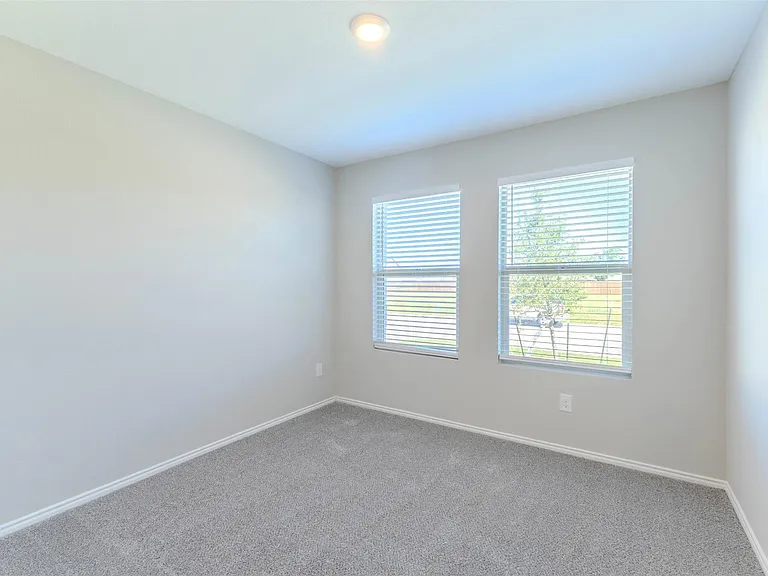 1326 Eldridge Pond St — Photo 3