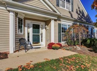 196 Stone Manor Dr, Somerset, NJ 08873