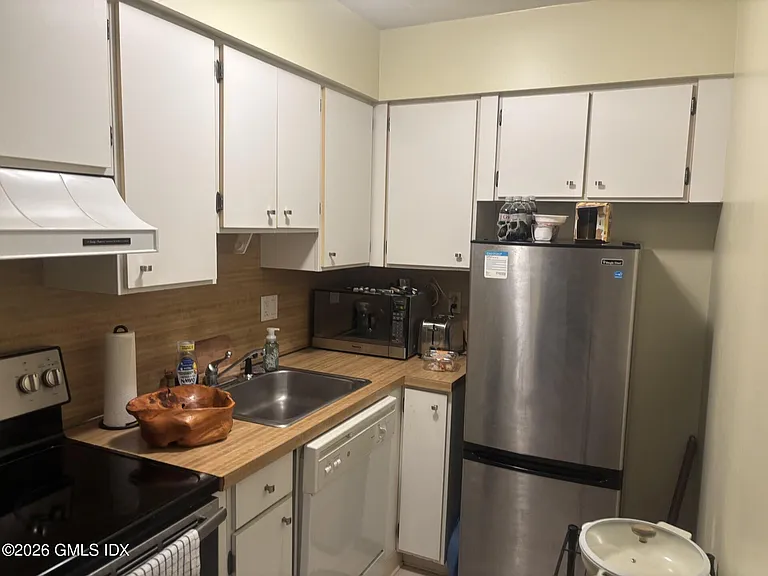 1535 E Putnam Ave #405 — Photo 5