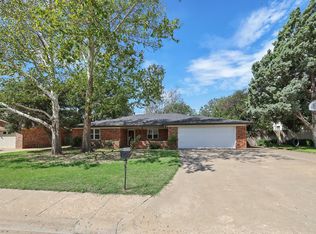 704 Phillips Dr, Dumas, TX 79029