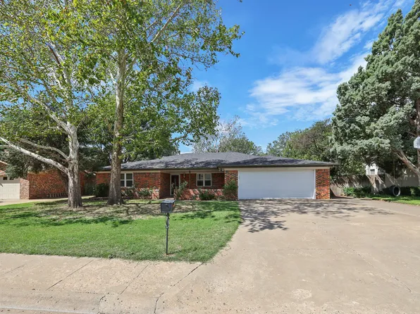 704 Phillips Dr, Dumas, TX 79029