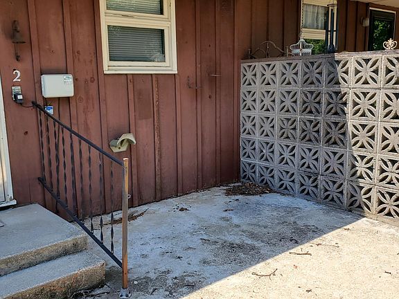 2nd image of 205 S Ash St APT 2