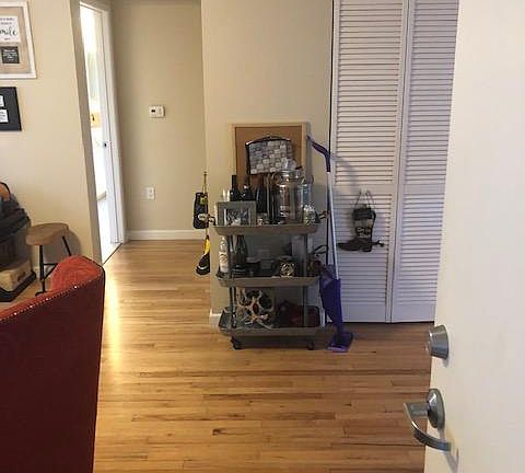 5th image of 1054 Elkgrove Ave APT 2