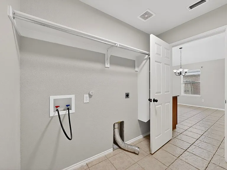 1037 Johnson City Ave — Photo 35