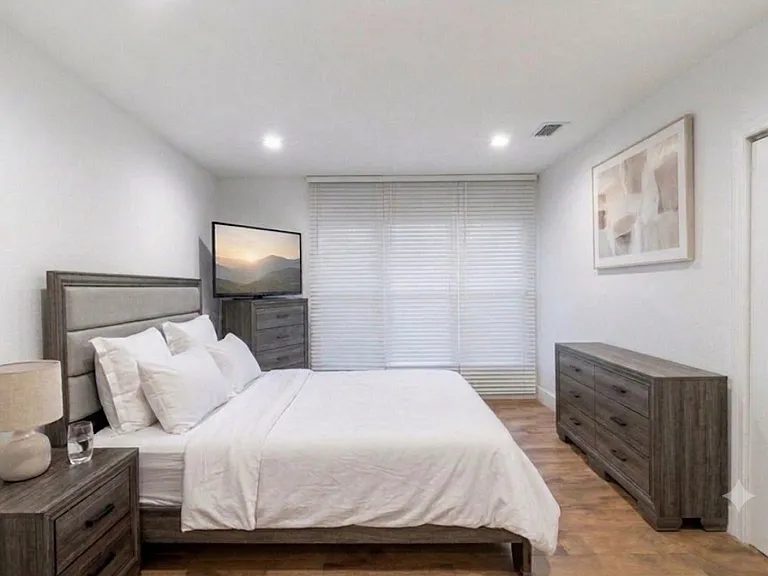 16100 NE 9th Ct — Photo 11