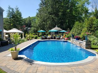 3 Monfort Dr, Huntington, NY 11743