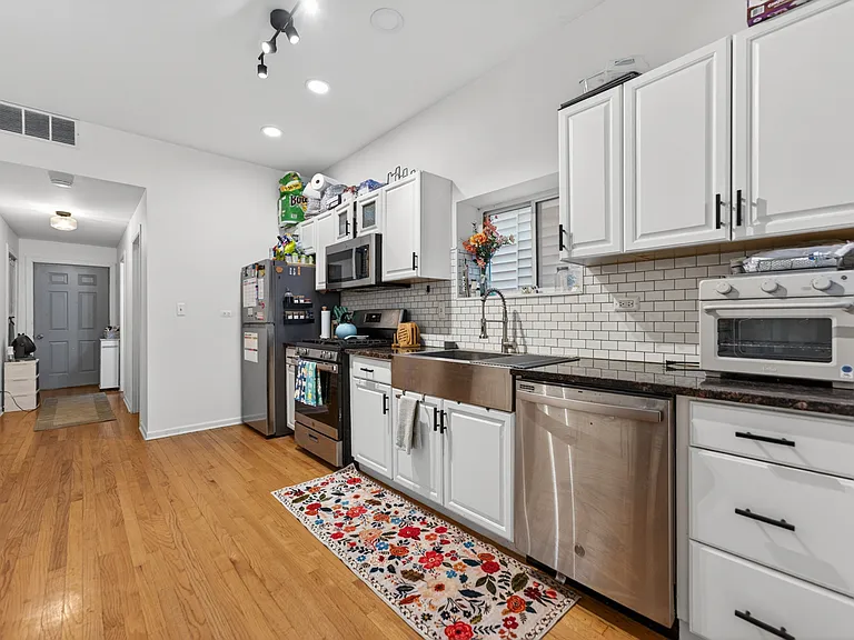 3115 N Oakley Ave #1 — Photo 9