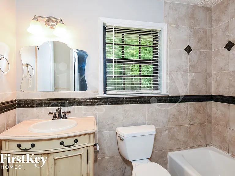 3704 Newport Dr — Photo 16
