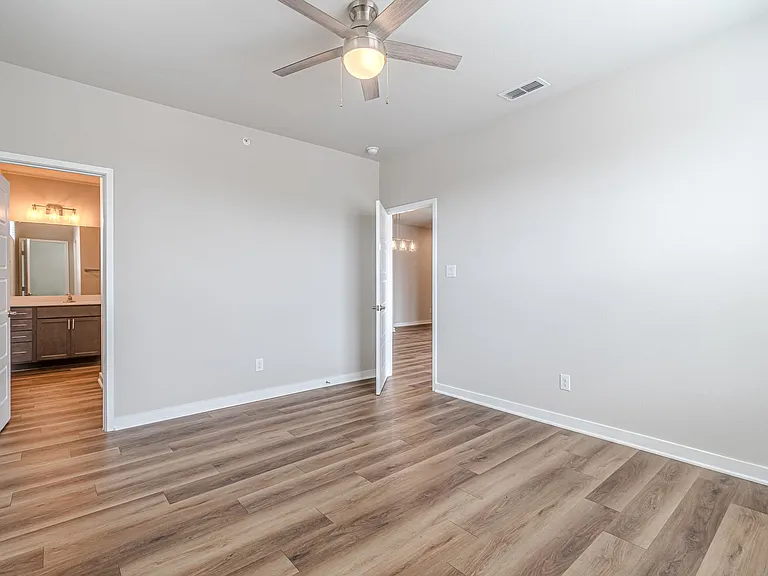 711 S Frio St #1301 — Photo 6