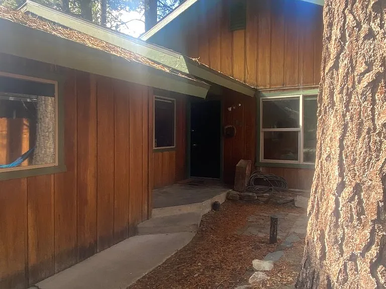 865 Sonoma Ave — Photo 2