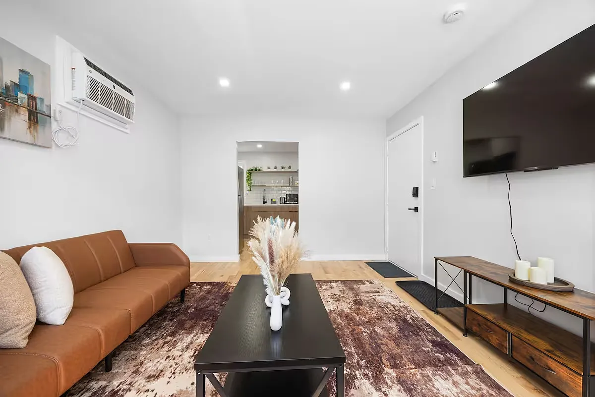 2 bed, 1000 sqft, $2,200 — Photo 3