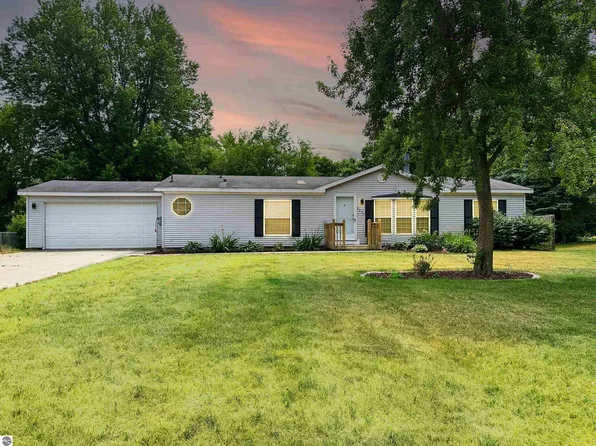 5274 Morgan Ln, Mount Pleasant, MI 48858