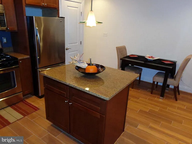 907 Webster St NW #1 — Photo 3