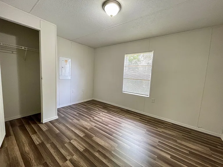 12410 Phillips Ln — Photo 8