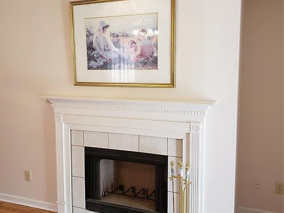 4th image of 8425 Water Oak Ct