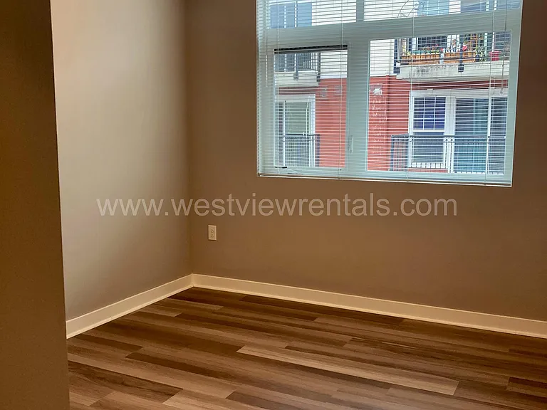 203 E Laurel St — Photo 201