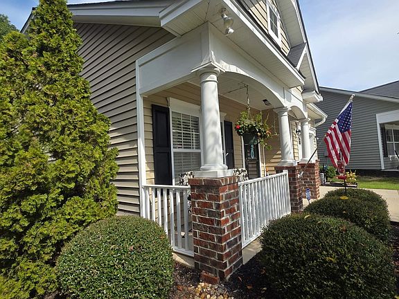 3rd image of 144 Cambridge Hill Dr