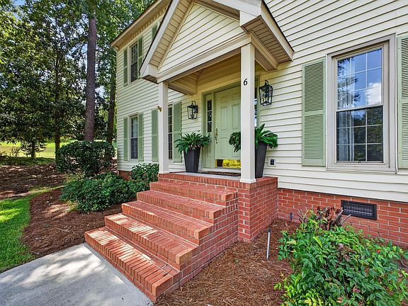 3rd image of 6 Roundhill Ct