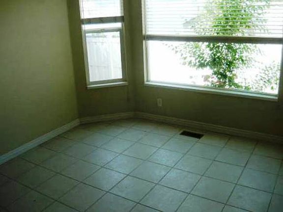 2nd image of 1142 W Autumn Leaf Ln