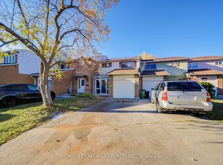 3025 Bridletowne Cir, Toronto, ON M1W 2C9