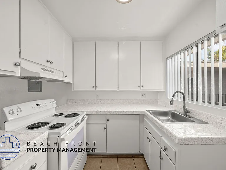 1261-1281 Rosecrans Ave. — Photo 15