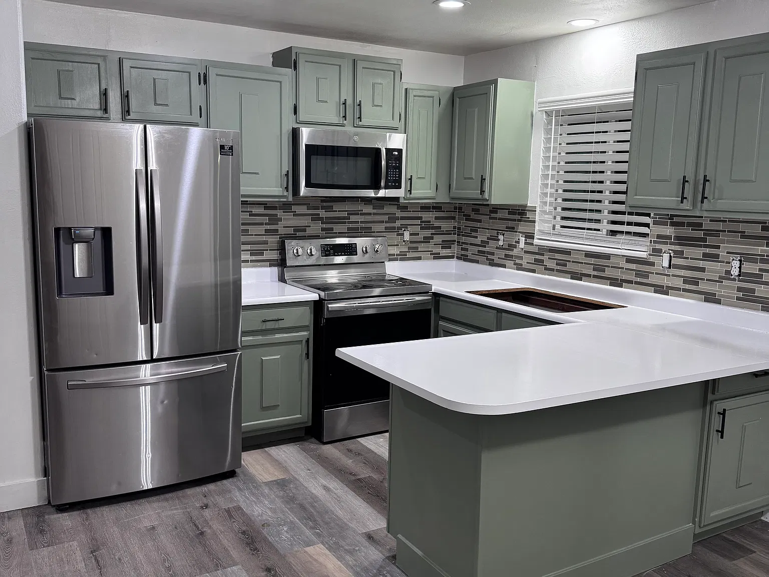 3 bed, 1025 sqft, $1,800 — Photo 2