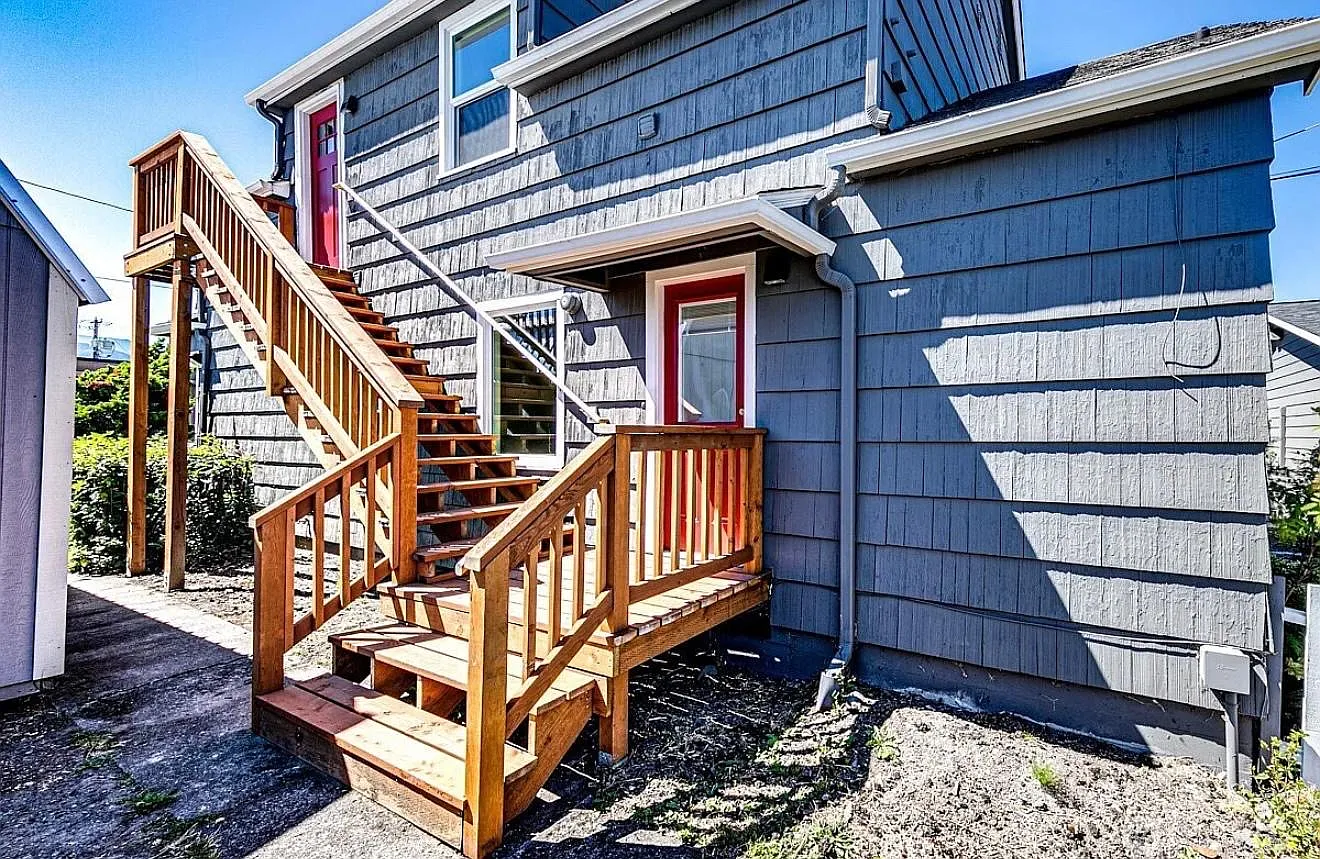 Studio, 890 sqft, $2,045 — Photo 2