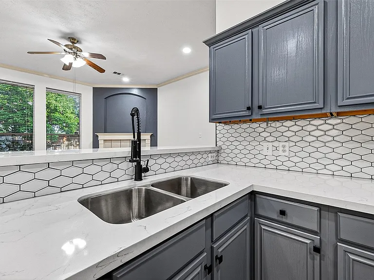 17303 Kenton Crossing Ln — Photo 18