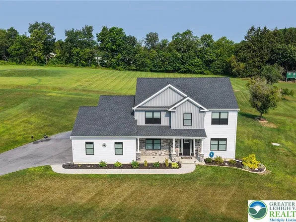 771 Emerald Valley Ln, Bangor, PA 18013