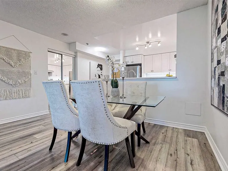 7 Lorraine Dr #502 — Photo 4