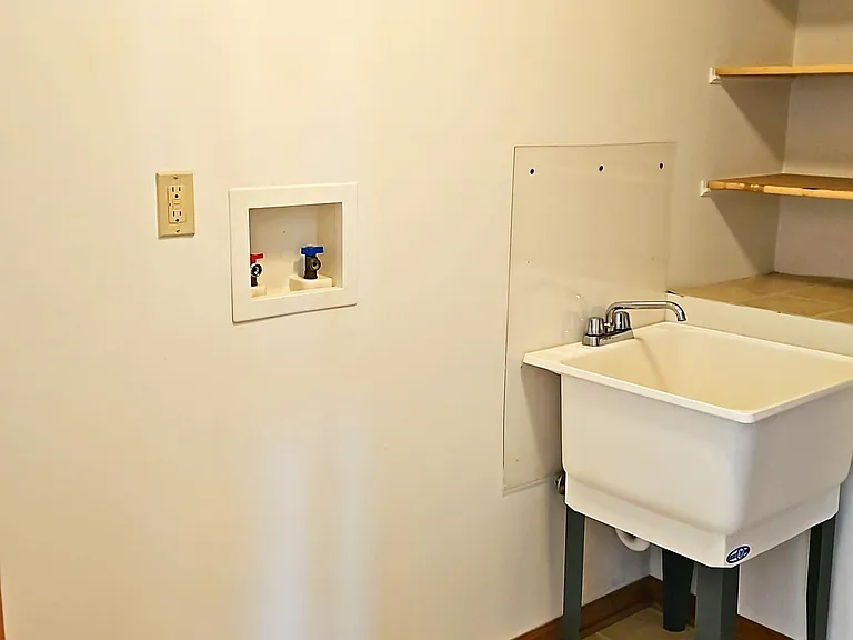 1600 Schubert Dr — Photo 11