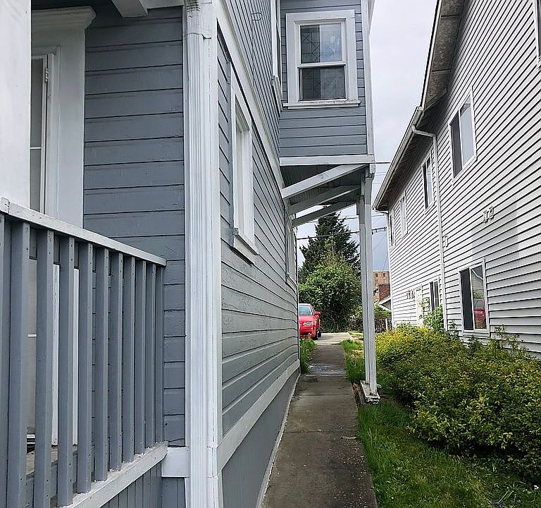 1st image of 3432 Oakes Ave SE