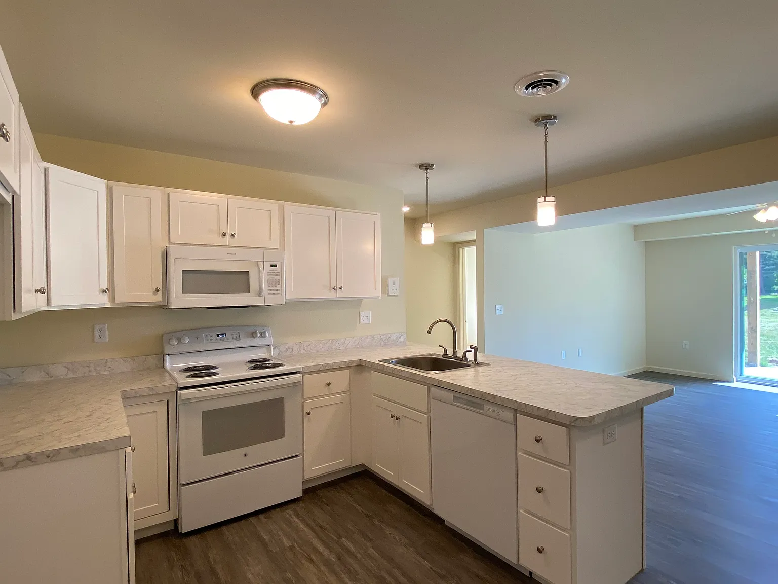 2 bed, $1,895 — Photo 3