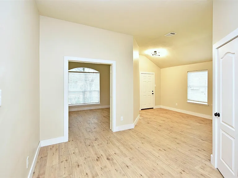 7715 Butler Lakes Ct — Photo 12